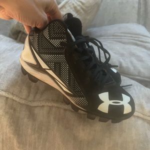 Underarmour youth baseball cleats